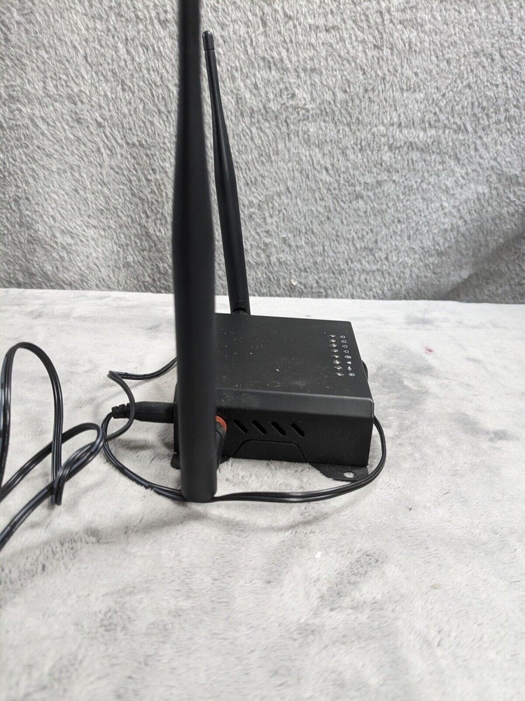 Social Powered Wifi Hotspot Model SH100 With Cable