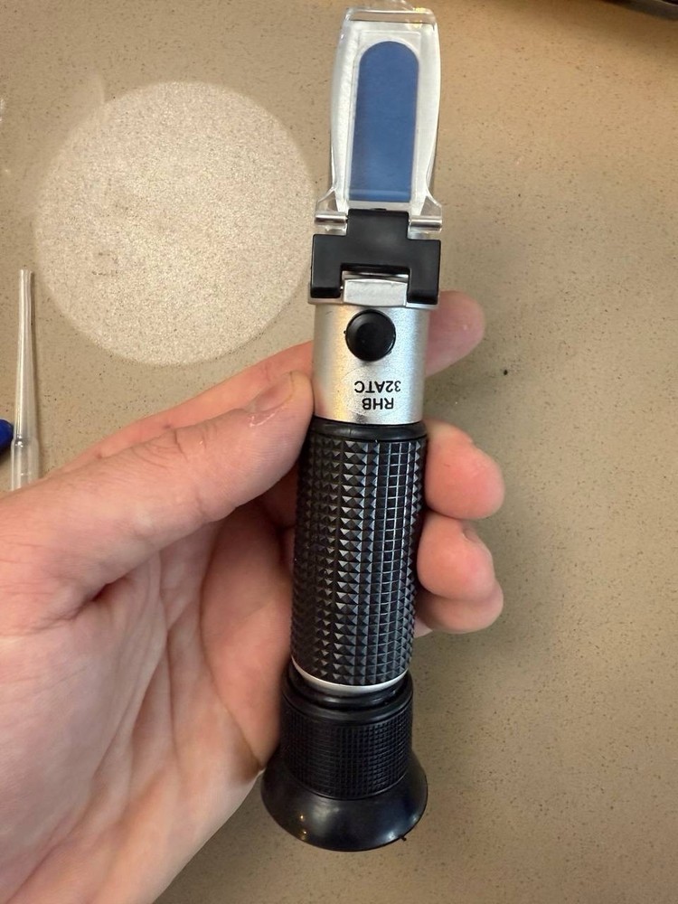 RHB-32ATC Handheld Refractometer with ATC 0–32%
