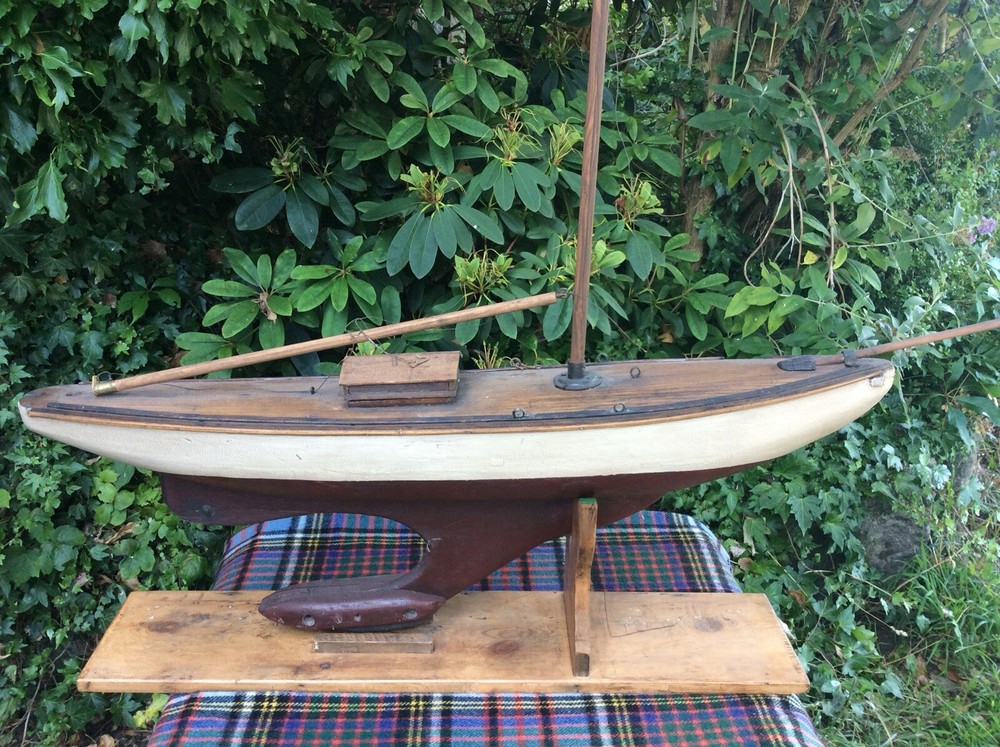 antique pond yacht