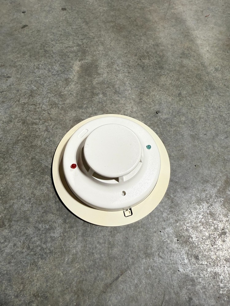 System Sensor i3 2W-B - Used