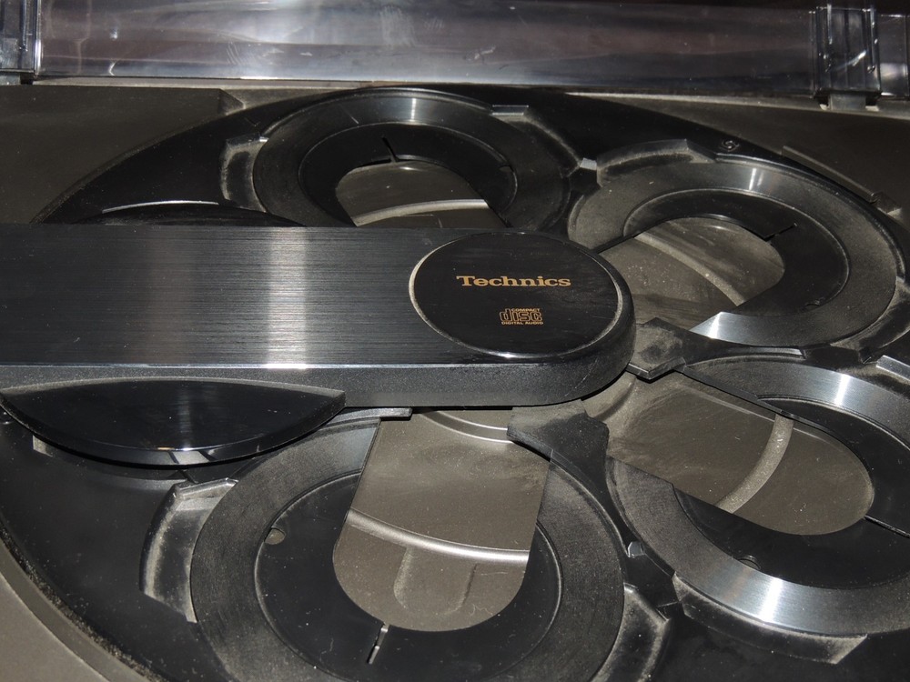 Technics SL-PC25 5 Disc CD Changer Player w/ Remote NO Cord