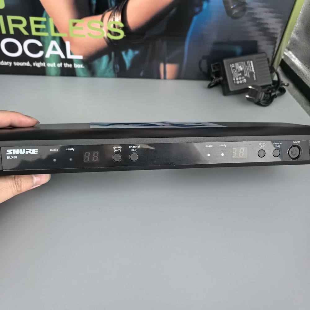 BLX288/BETA58A Wireless microphone system with 2 microphones NEW