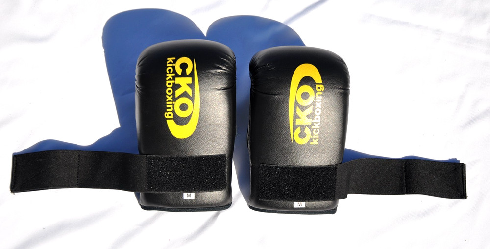 CKO Kickboxing Unisex Black Gloves size Medium EUC