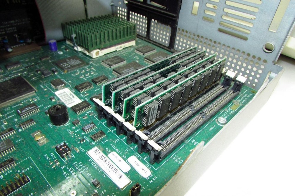 Vintage Compaq Deskpro 590 Computer PC Desktop