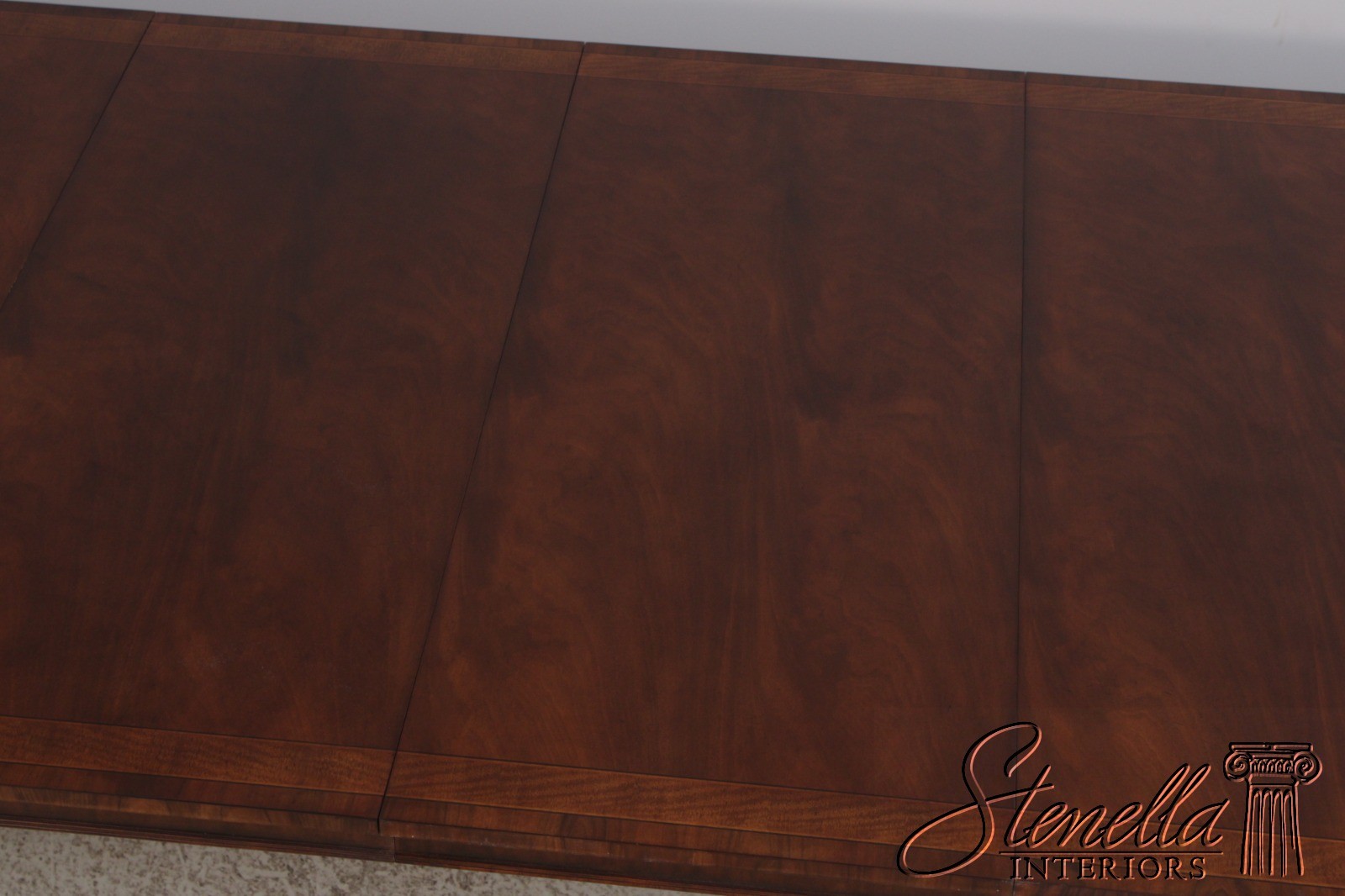 L72025: HENREDON Mahogany Double Pedestal Inlaid Dining Table