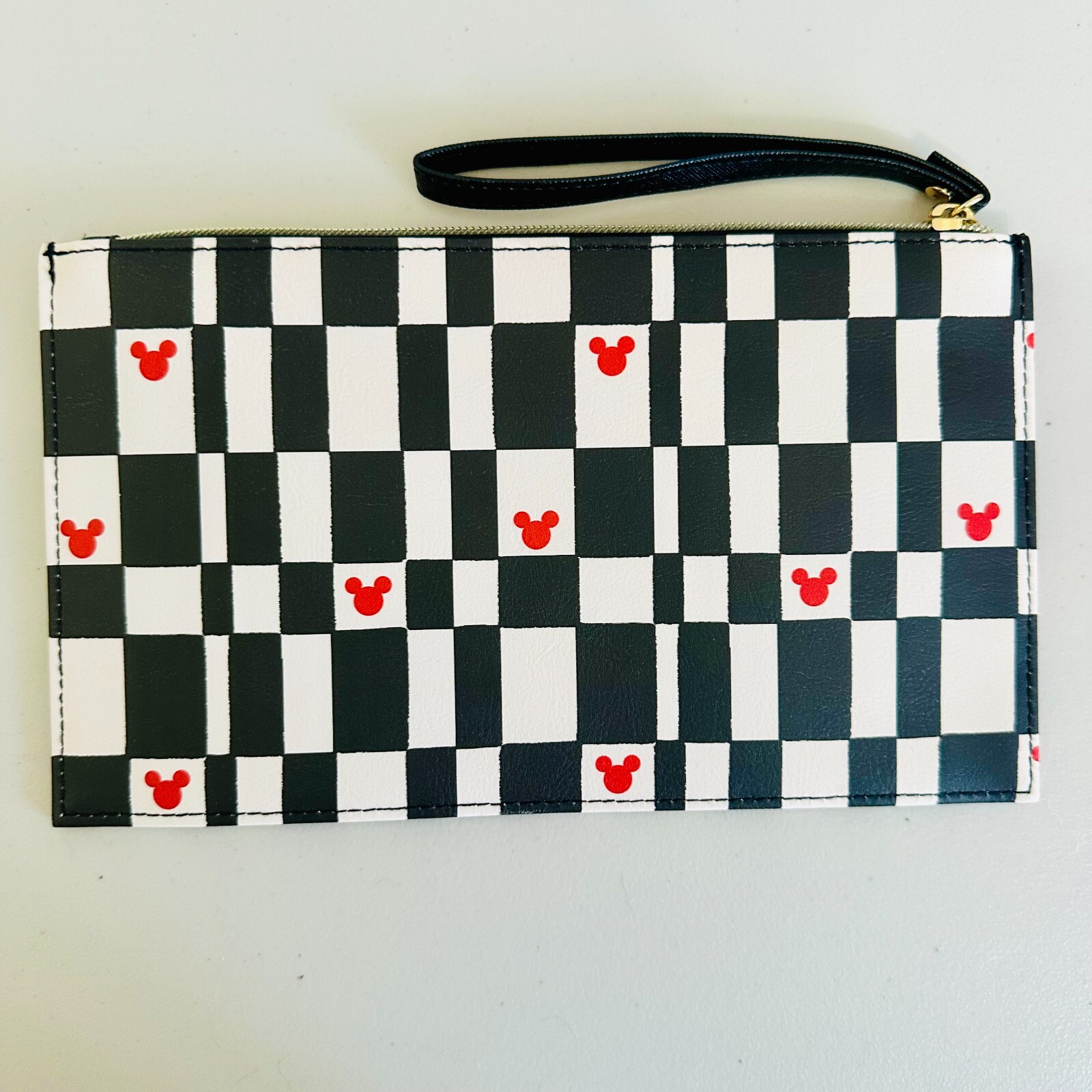 BIOWORLD MICKEY MOUSE 4-PIECE WRISTLET WALLET CARDHOLDER COSMETIC CASE GIFT SET