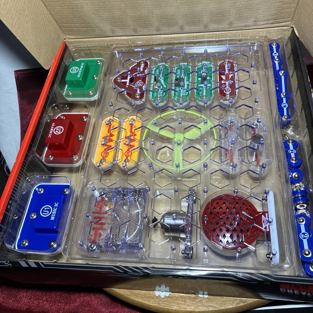 STEM Skill Builder Circuit Maker Create 125 Projects, 31 Electronic Pieces ￼