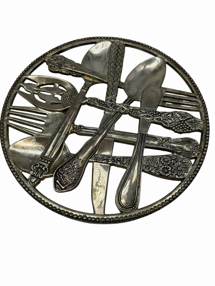 Vintage Wall Hanging Silver Art Co. Silver Plated Flatware Hot Plate Trivet 9”
