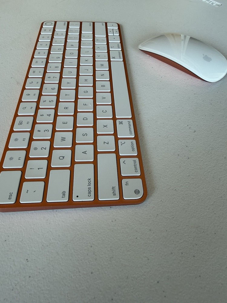 Apple Magic Keyboard & Magic Mouse