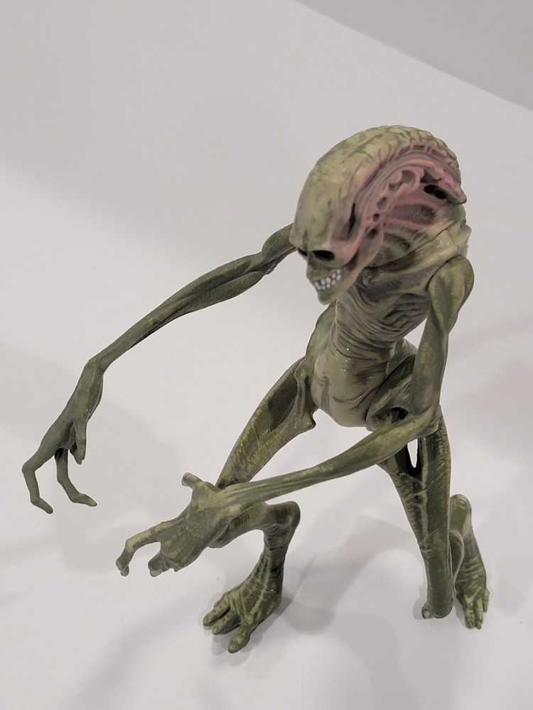 Alien Resurrection - Alien Figure 8" Tall