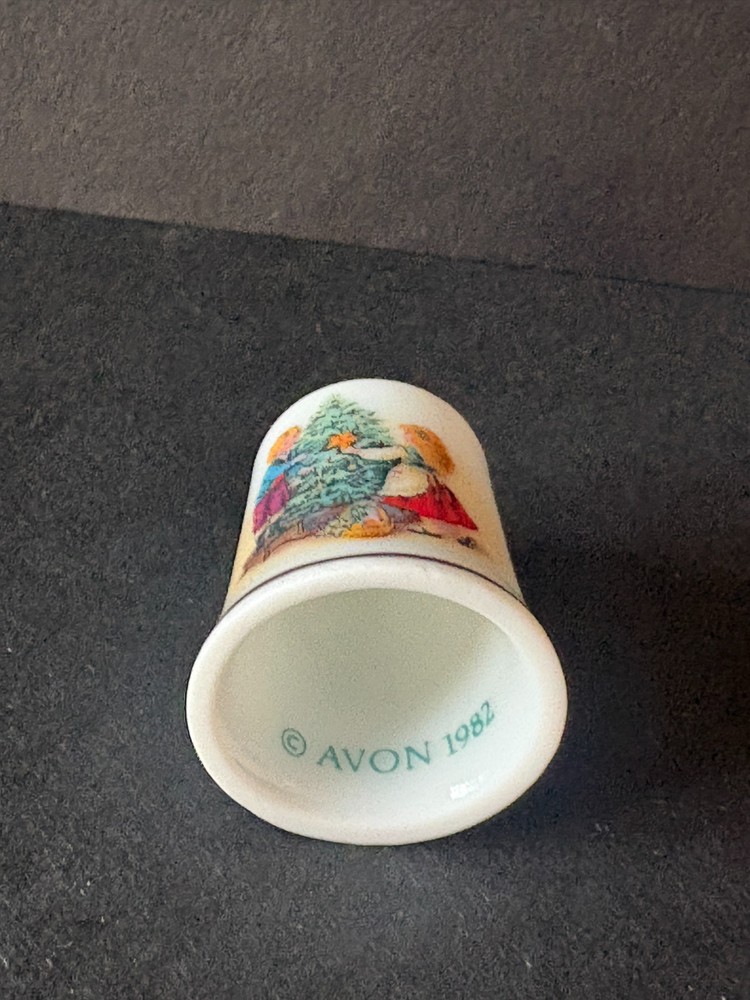 Avon Christmas Thimble 1982