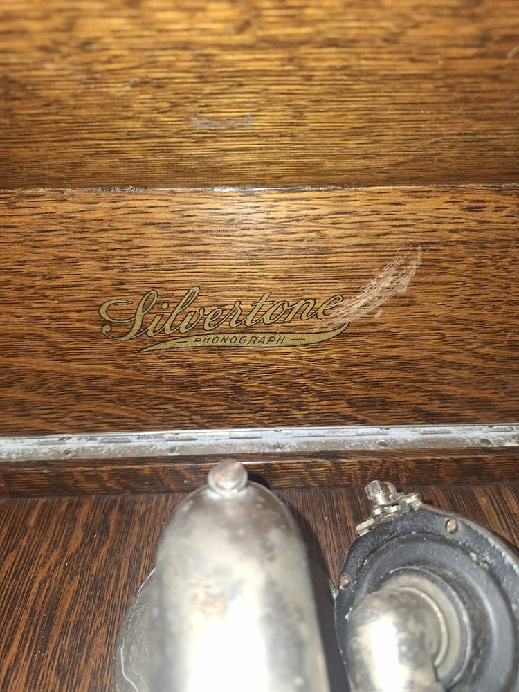 1918 Sears Roebuck Antique Silvertone Phonograph (Operating Condition )