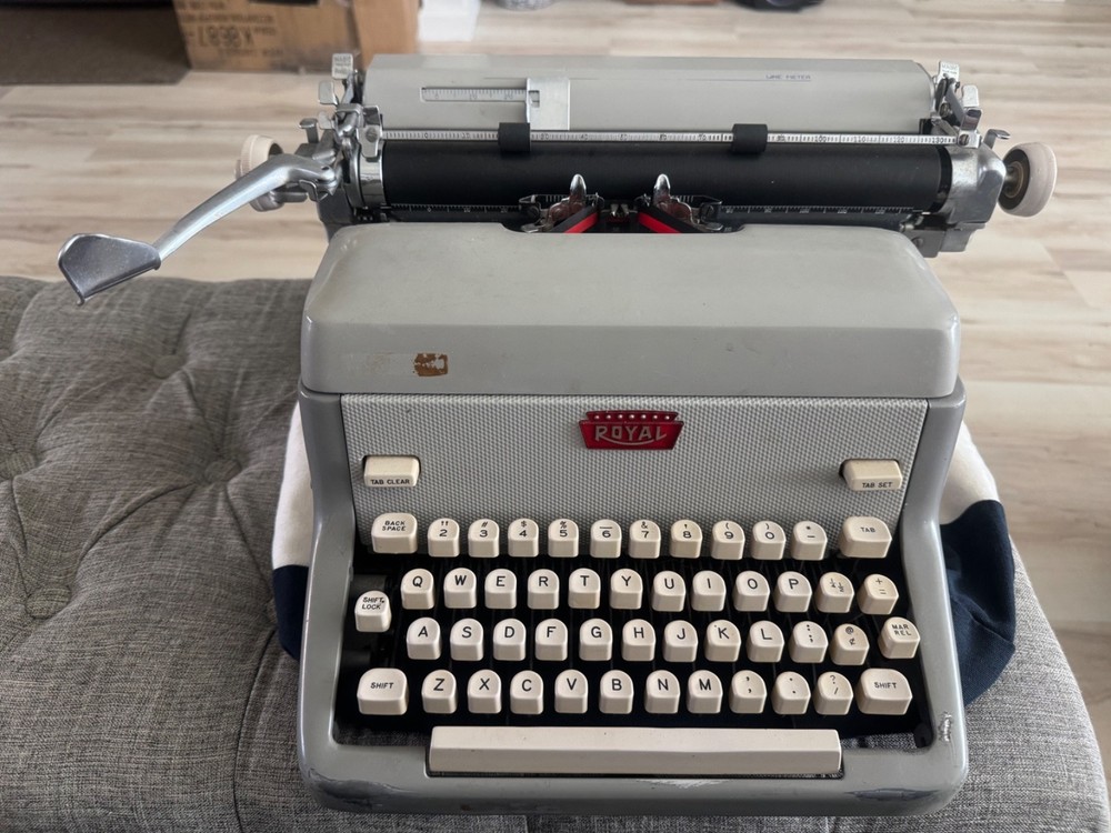 Vtg Royal Typewriter FPP