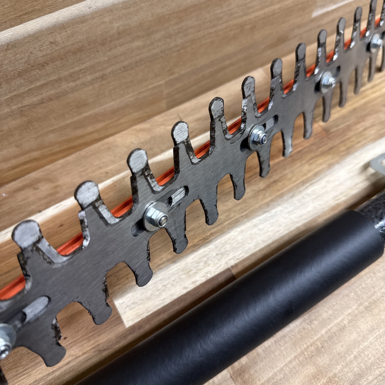 Ryobi ONE+ 18V 18 in. Cordless Pole Hedge Trimmer P2601 - Tool only - P5-7