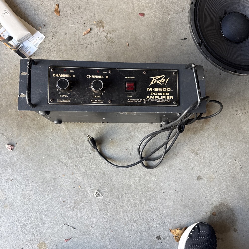 Peavey M2600 Mark Stereo Power Amplifier Powers Not Tested Missing Back