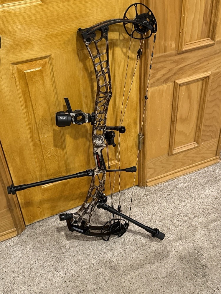 Darton Tritech 35…. Custom First Lite With Black Limbs Compound Bow ***LOADED***