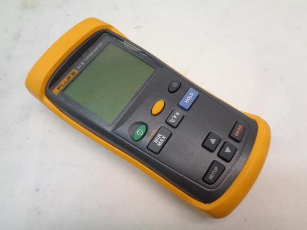 NEW DIGITAL PROBE THERMOMETER W/ CARRYING CASE R4TB