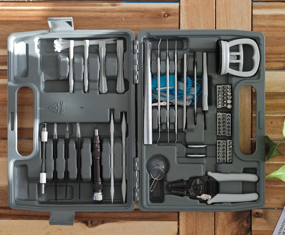 Star Trek: The Next Generation 100-Piece Engineering Field Kit Tool Set