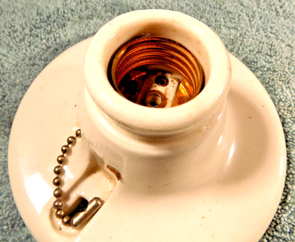 P & S Vintage White PORCELAIN LAMP SOCKET With PULL CHAIN