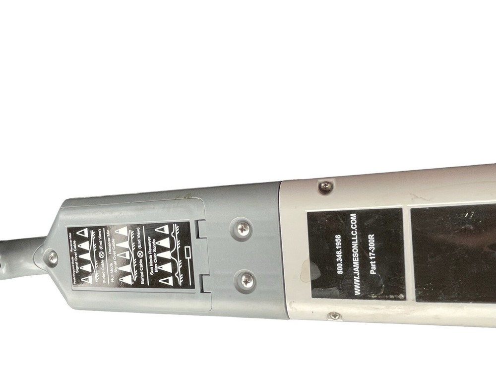 Pipe and cable locator with transmitter