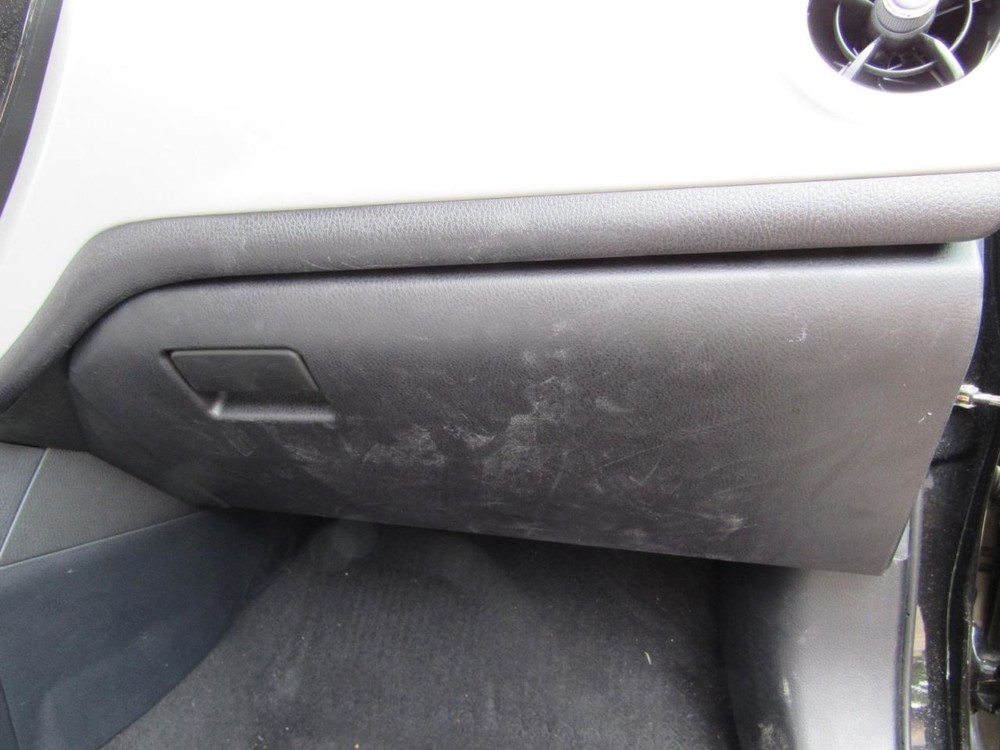 COROLLA   2018 Glove Box 1048801