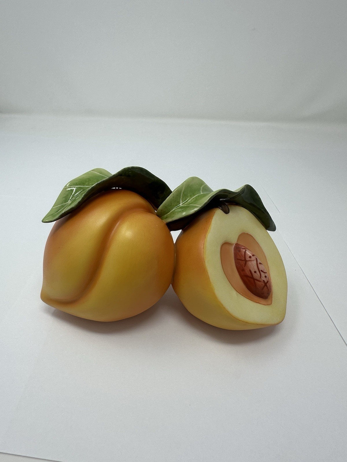 Katherine Houston KHO Porcelain Peaches 1997 Hand Painted Ceramic NEW/ BOX!!!