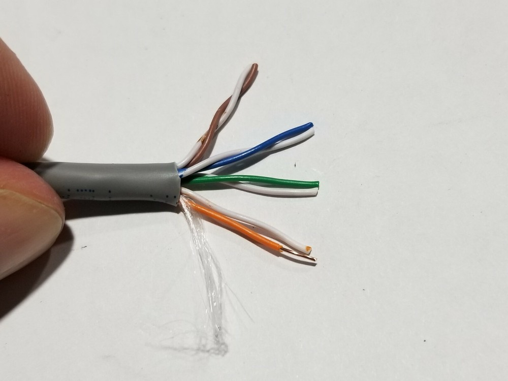 Berk-Tek 24/4P HyperPlus Cat5E Riser U/UTP Network Cable Gray /100ft