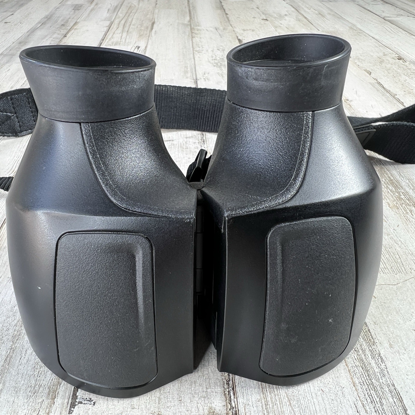 Bushnell Xtra-Wide 4x30 Spectator Sport Binoculars 900' Field of View