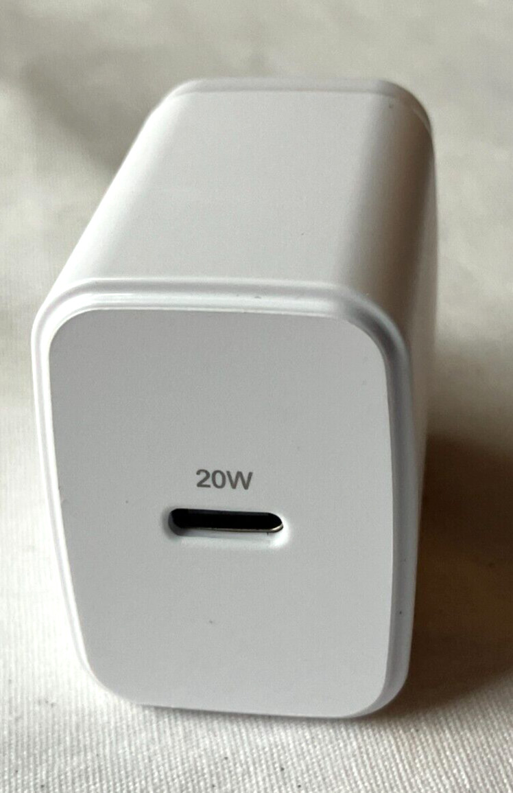 Axon AX1023 Body 3 Camera with Charger and cord - Powers Up and Records