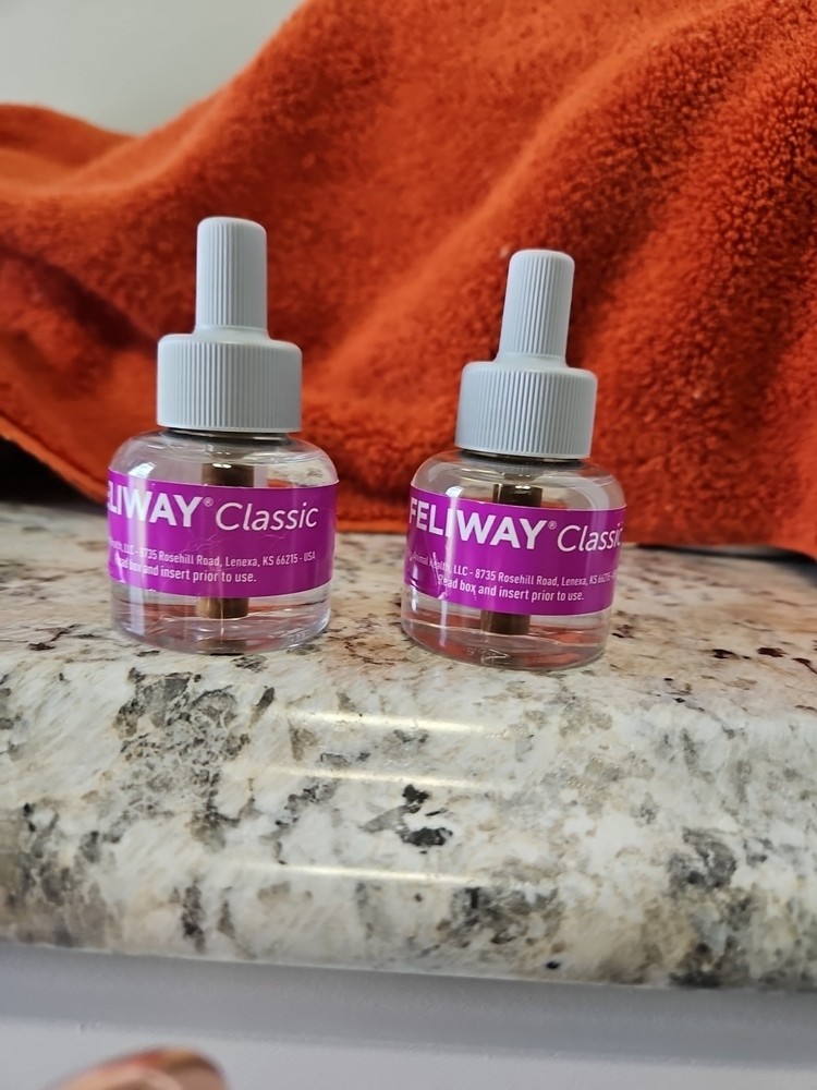 Feliway Optimum Diffuser Kit (2) Diffuser (1) Classic Refill (2)