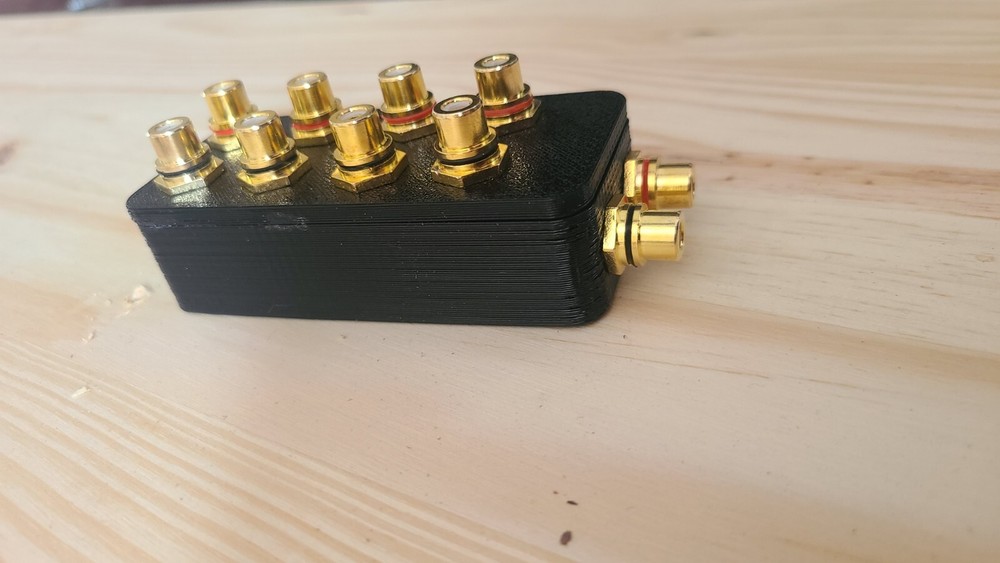 RCA distribution block 1-4 rca splitter