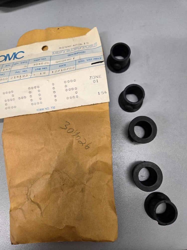 304026 OMC Johnson Evinrude Grommet