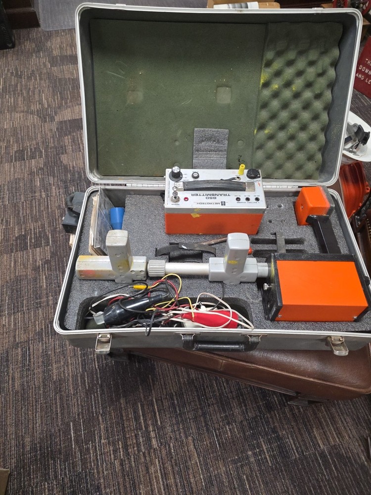 Metrotech 850 Cable and Pipe Locator