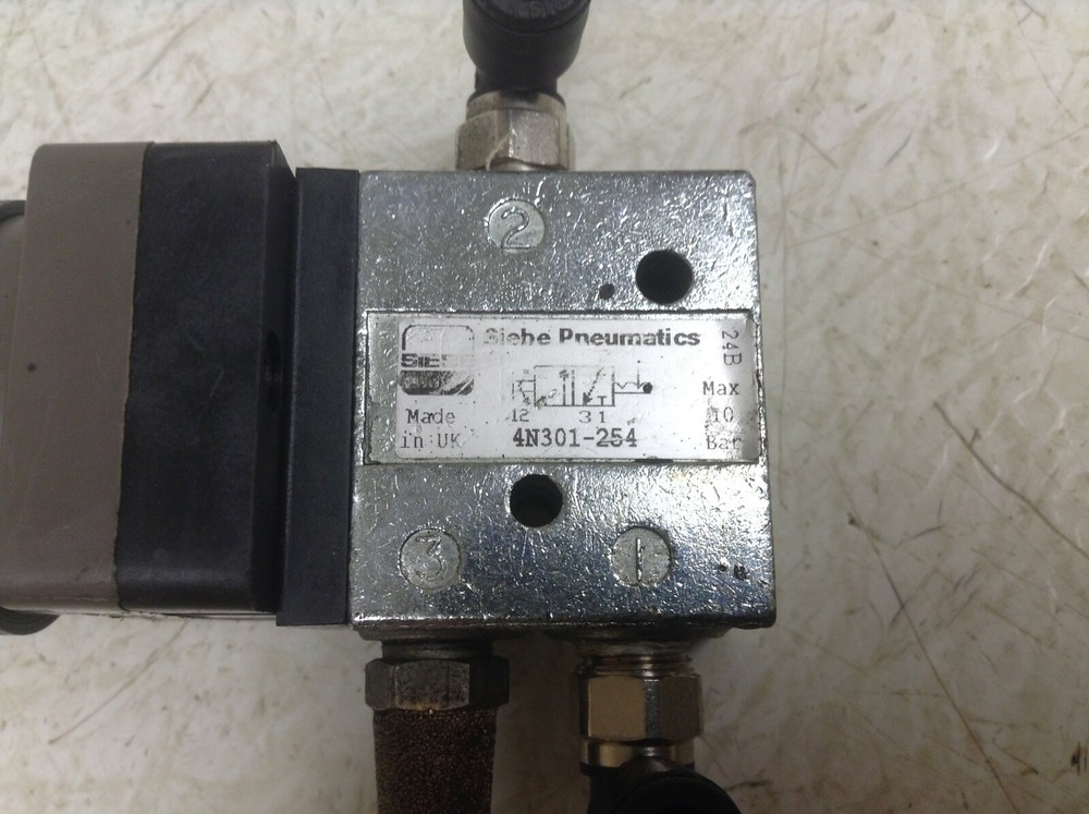 Siebe Pneumatics 4N301-254 2 Position Maintained Selector Switch Pneumatic (TSC)