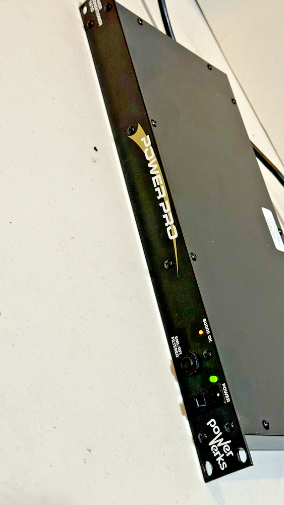 Powerwerks Server Rack Model 1610 Power Pro Conditioner