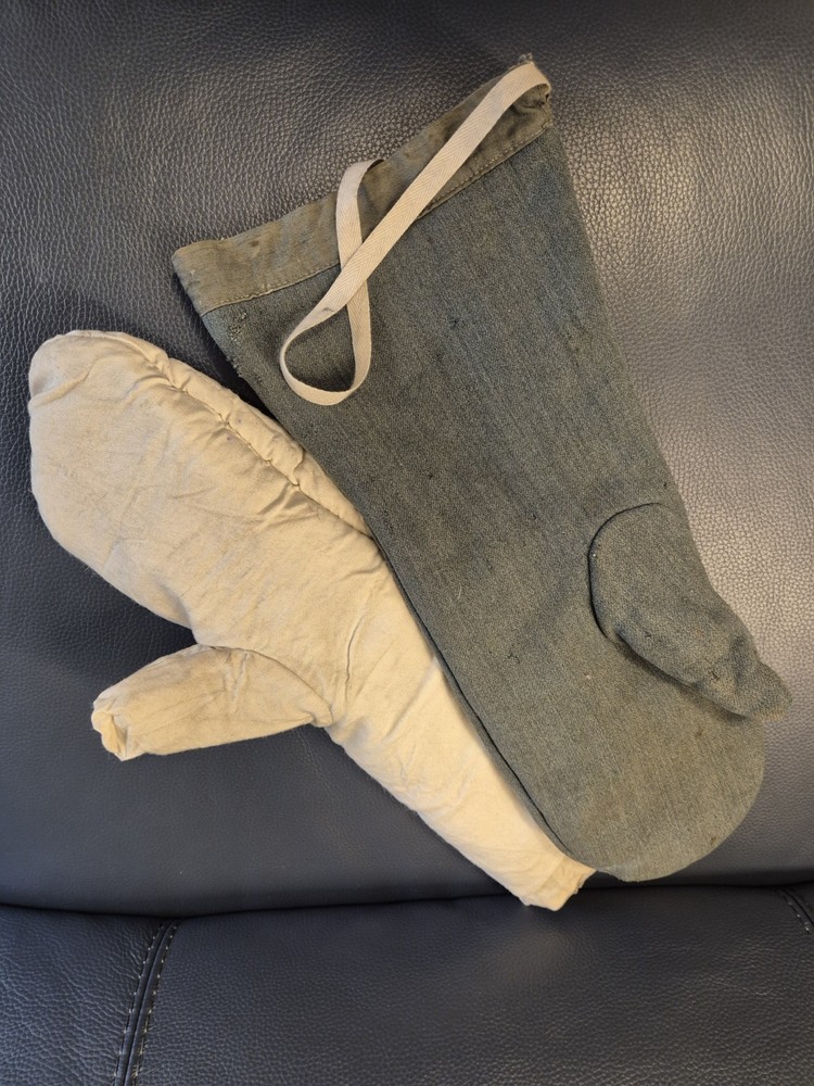 WW2 German Winter Mittens reversible glover , Mint colour and white winter, nice