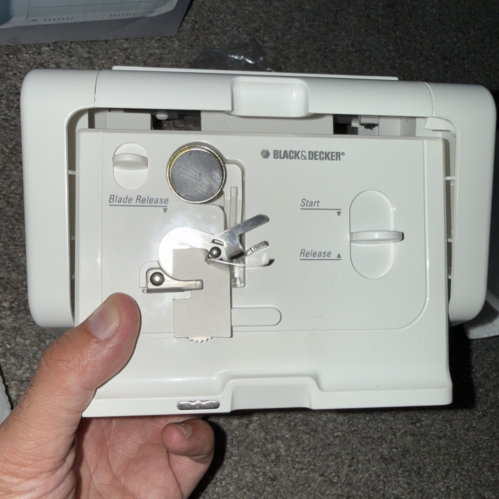 Black & Decker Spacemaker Optima Under-Cabinet Hideaway Can Opener EC600 *READ*