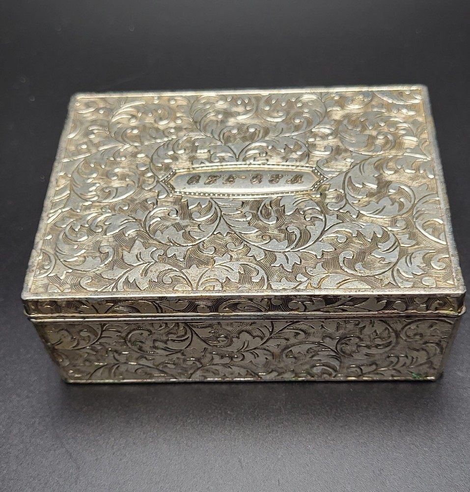 Vintage Silver Plated Lidded Cigarette Box Leaf Pattern 3.5"