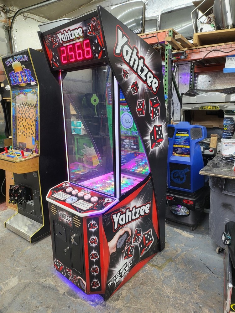 YAHTZEE Prize Redemption Arcade Machine WORKS GREAT!