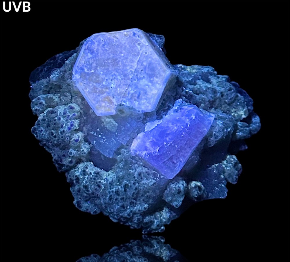 237 Ct. Fluorescent Rare Hexagonal Apatite Crystals, Mica, Unknown On Matrix @Af