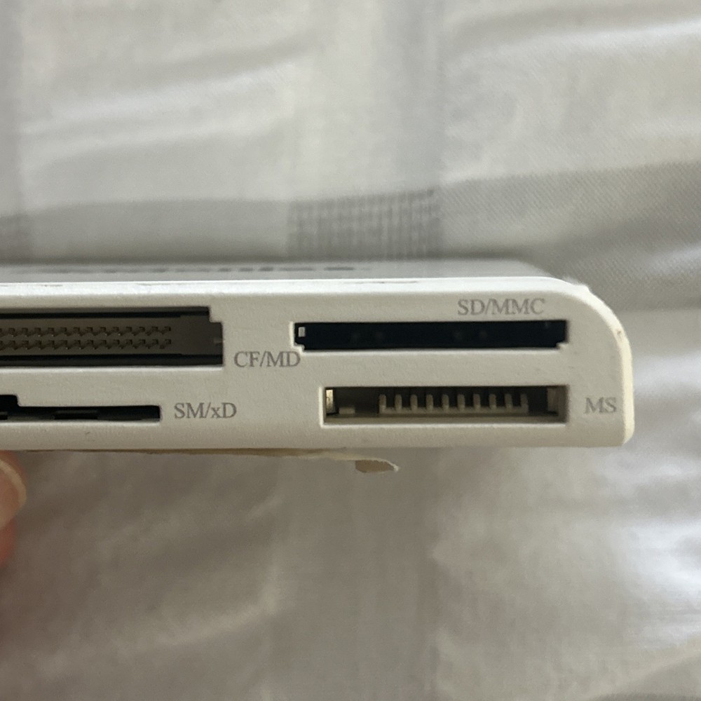 ADDONICS USB CARD READER/WRiter MODEL AESDDNUU2 with flash card