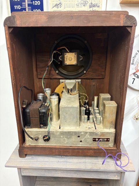 Arvin 61M Tombstone Radio