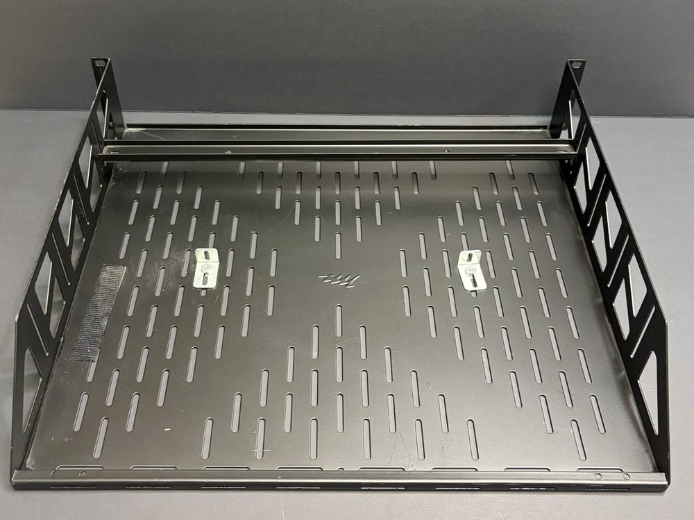 Middle Atlantic U2V Vented Universal Rackshelf