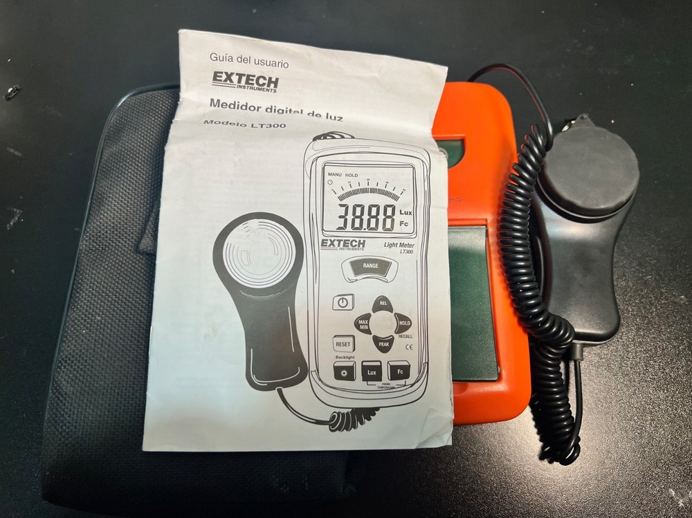 EXTECH LT300 DIGITAL LIGHT METER