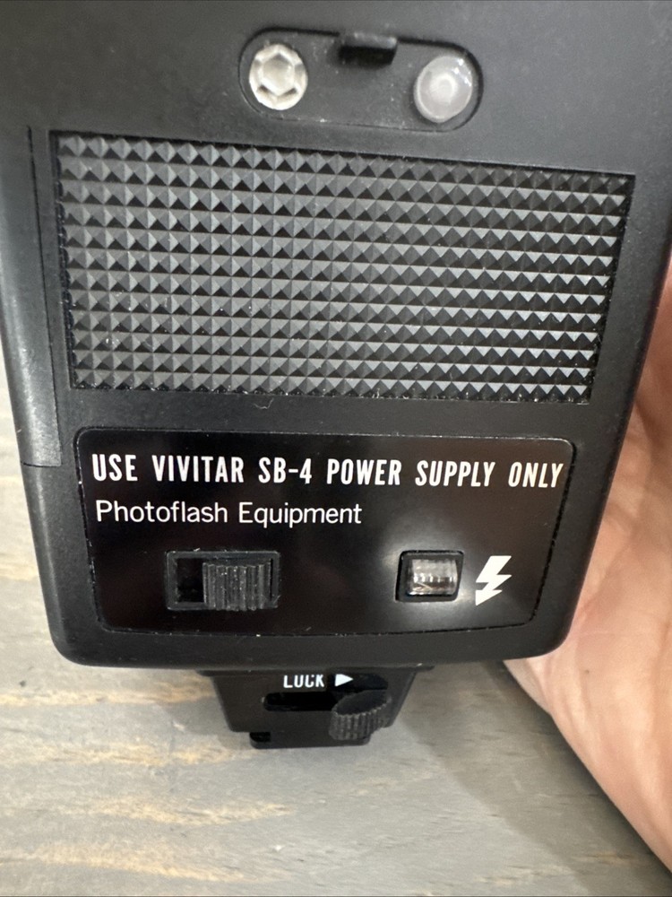 Vivitar Auto Thyristor 283 Auto Electronic Flash Camera DSLR Accessory Untested