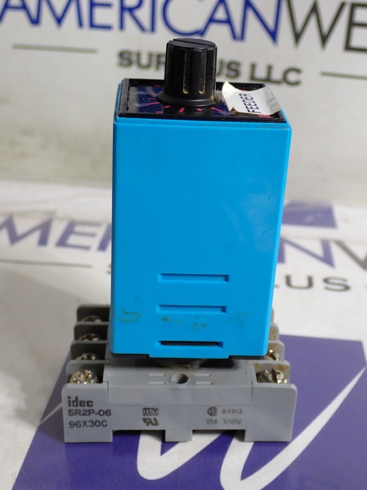 IDEC RTE-P11 Electronic Timer 120V With Base SR2P-06