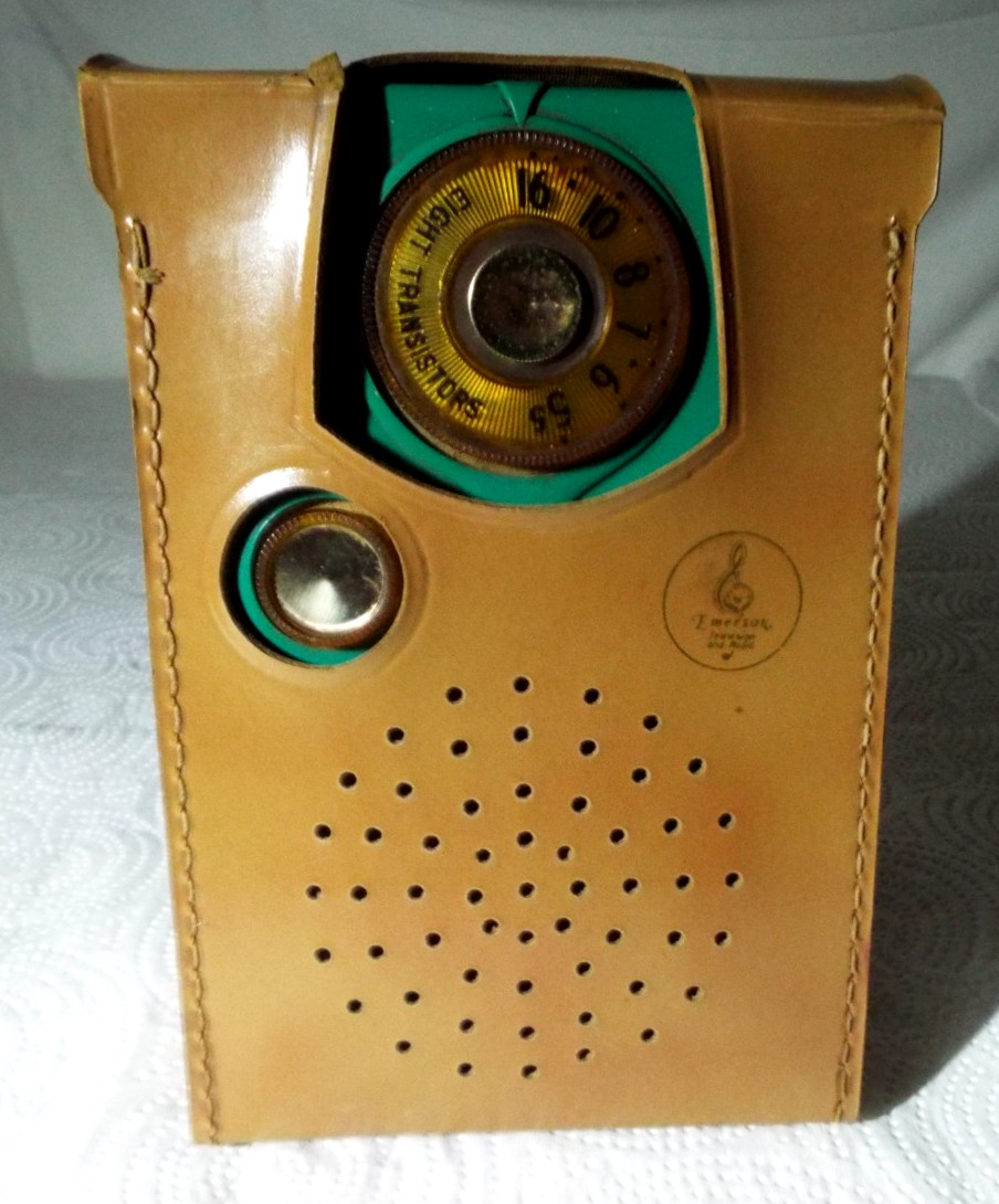 VINTAGE 1950's EMERSON 888 VANGUARD NEVABREAK POCKET RADIO "WORKS GREAT" READ!!!