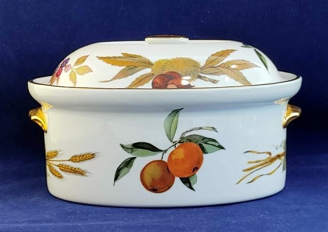 ROYAL WORCESTER EVESHAM GOLD BONE CHINA 2 QUART OVAL COVERED CASSEROLE