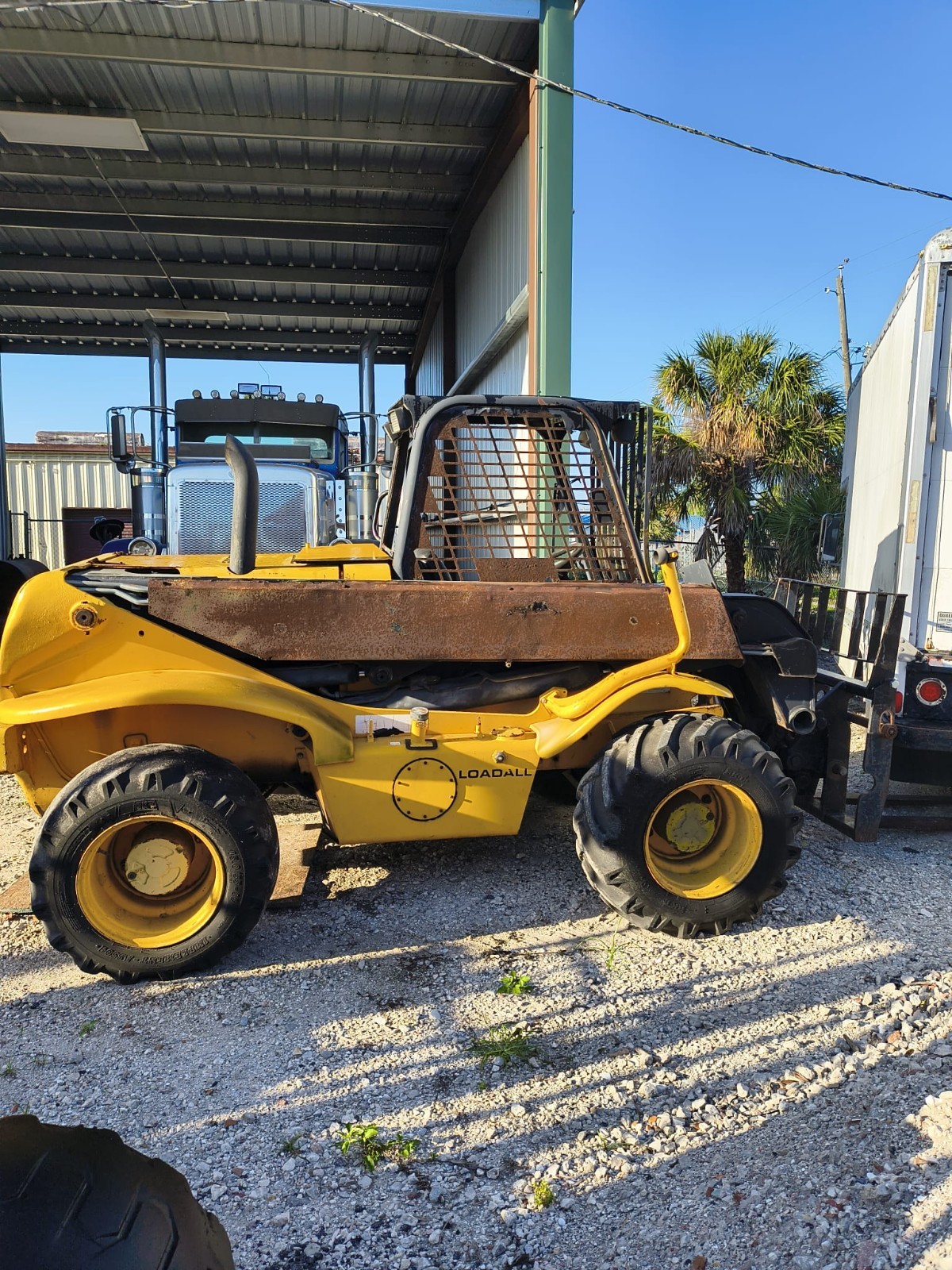 JCB Telehandler Yellow Forklift Heavy Equipment with Pneumatic Tires