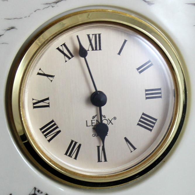 Lenox Scrimshaw Pattern Mantle Clock Seabirds Ocean Ships NOT WORKING NEEDS BATT